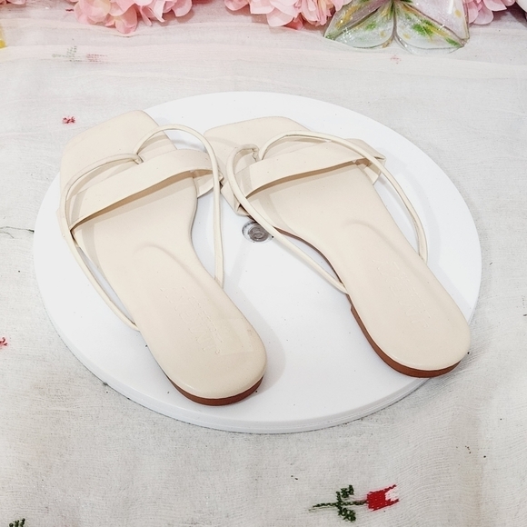 JMGXY Minimalist Thin Strap Thong Cream Sandals Size: 8 - Picture 5 of 12